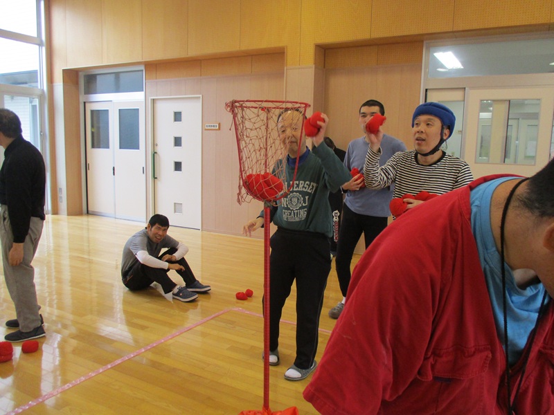 【成人西棟】体育文化活動　ミニ運動会～玉入れ～